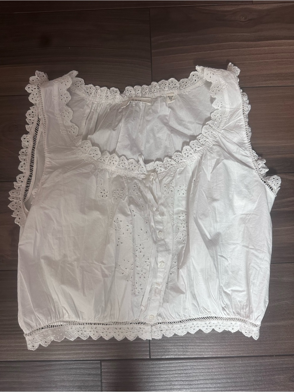DÔEN
Traveler Embroidered
Crop Top -Salt - Size S - Picture 6 of 11